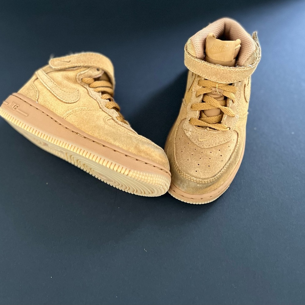 Nike Air Force Wheat 1s size 9C